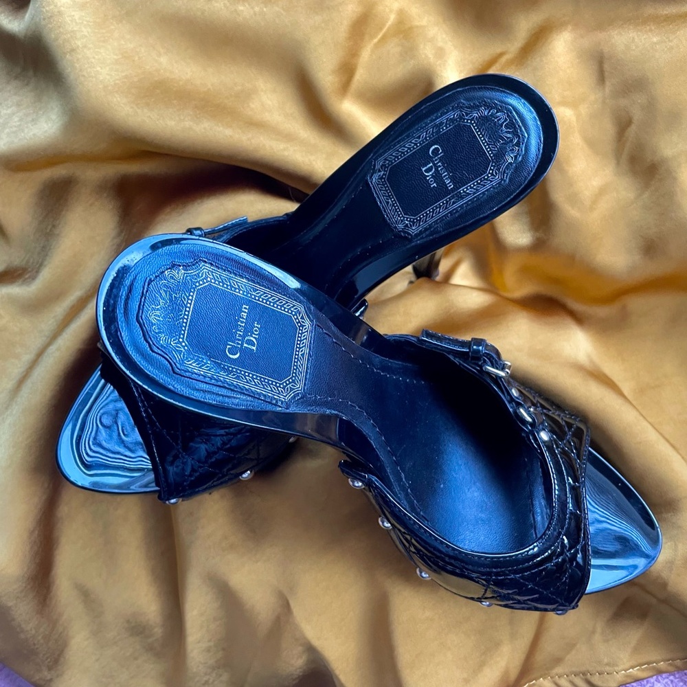 Dior Black Stiletto Heels with Quilted Texture - Picture 2 of 10